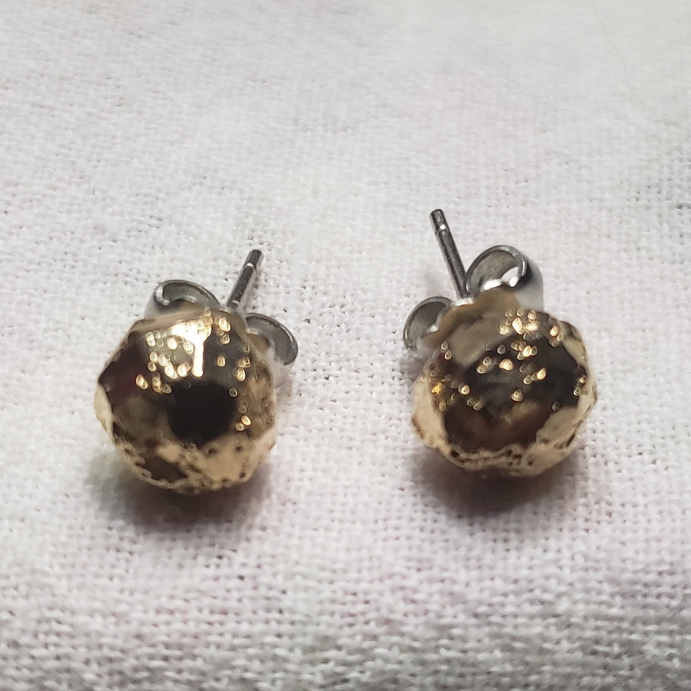 Vintage 1977 Sarah Coventry "Rustic Charmer" Pierced Earrings